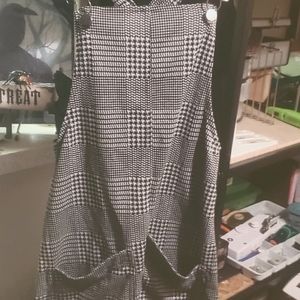 Xs juniors over all dress black white houndstooth